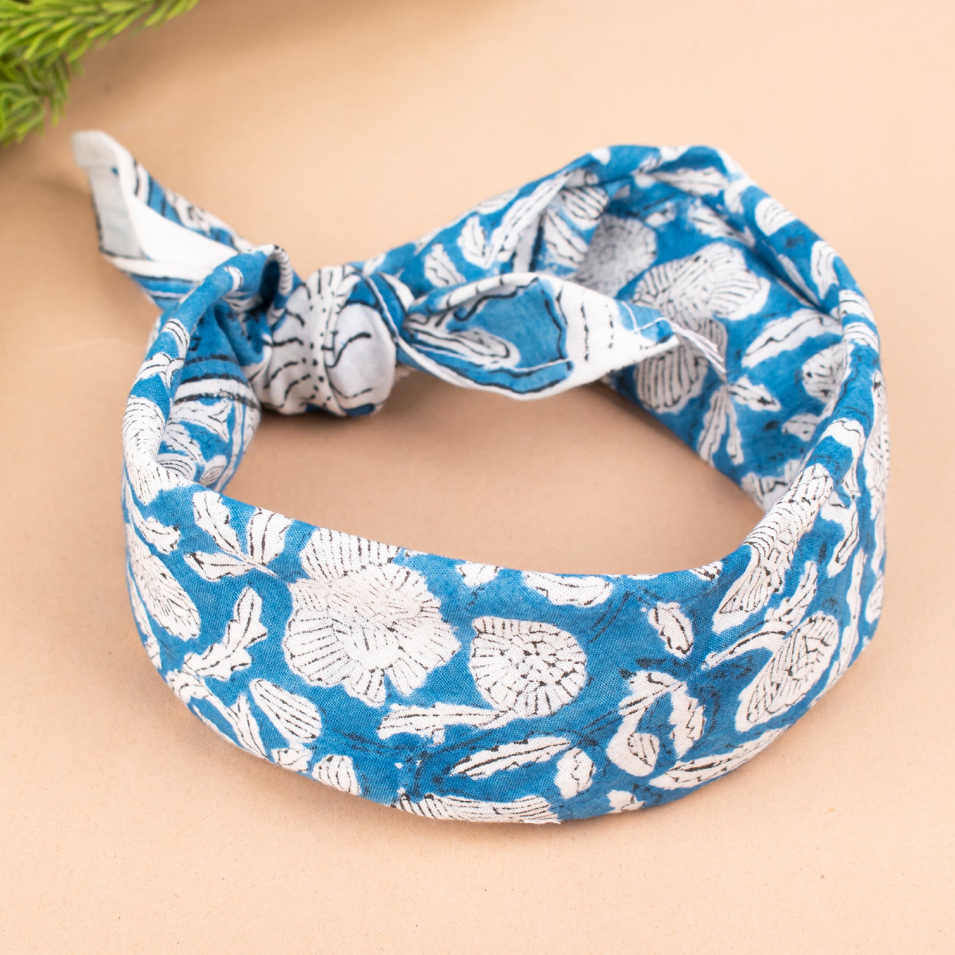 Stylish Cotton Bandana for Men & Women, Soft Breathable Fabric Head Wrap, Boho Paisley Print, Reusable Eco-Friendly Square Scarf for Neck, Hair and Face, or Outdoor Use